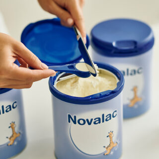 Novalac bietet die hochwertigsten Formeln in Dosen und Pulver für die Milchersatzzubereitung.