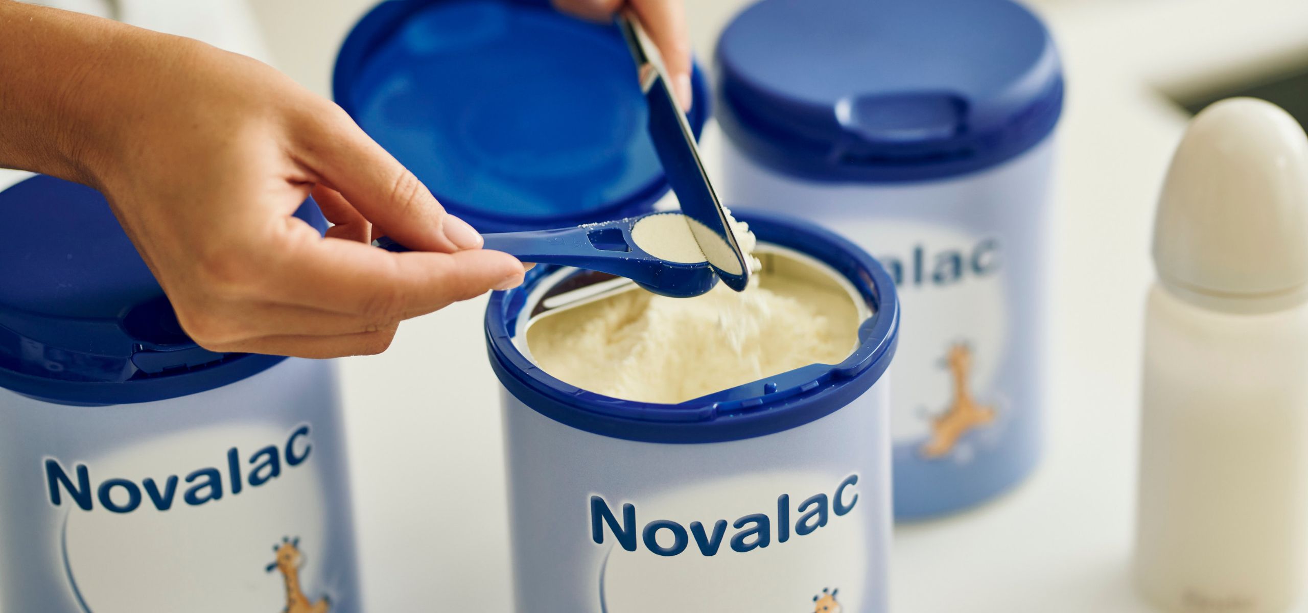 Novalac bietet die hochwertigsten Formeln in Dosen und Pulver für die Milchersatzzubereitung.